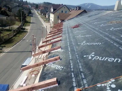 Rekonstrukce střechy s nadkrokevní izolací v Mladých Bukách