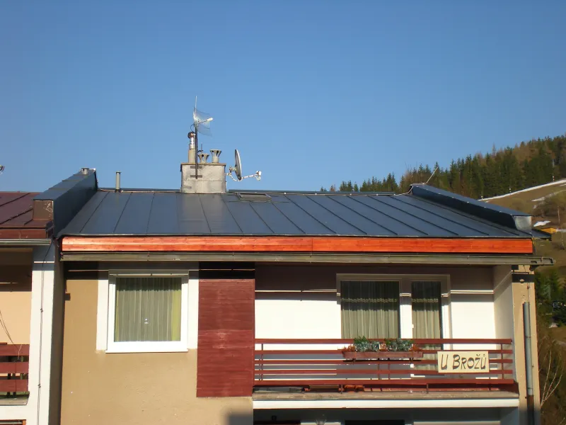 Prefalz: rekonstrukce střechy v Peci pod Sněžkou (2008)