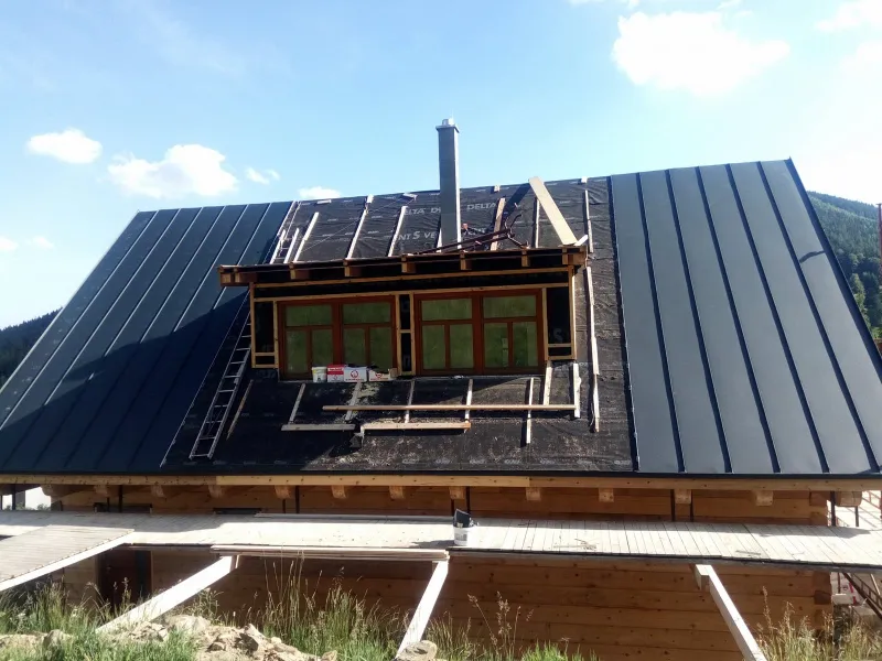 Falcovaná střecha s vikýřem