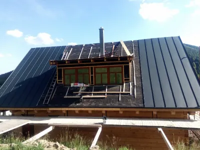 Falcovaná střecha s vikýřem