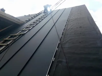 Falcovaná střecha horské chalupy