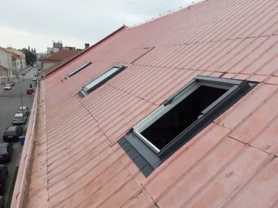 Výměna střešních výlezů za střešní okna
