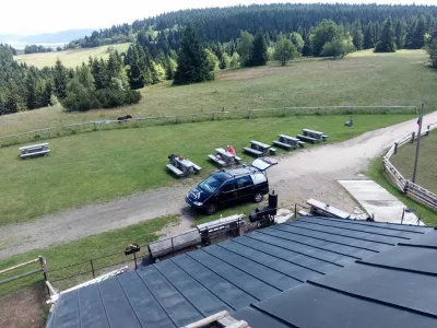 Měděné oplechování komínu a střešního výlezu