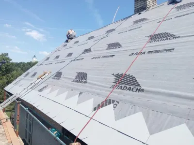 Rekonstrukce střechy chalupy krytinou Dacora