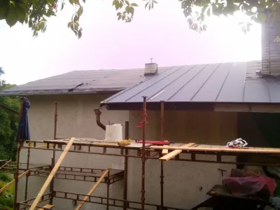 Oprava skládané střechy rodinného domu