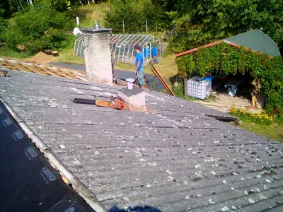 Oprava skládané střechy rodinného domu
