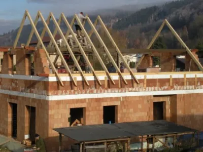 Střešní konstrukce v Mladých Bukách (2011)
