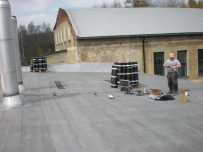 Obnova hydroizolace kotelny Juta v Bernarticích (2011)