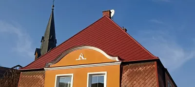 Obnova taškové střechy členitého domu