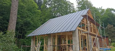 Falcovaná střecha zahradního domku