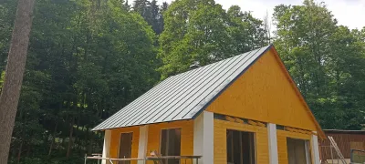 Falcovaná střecha zahradního domku