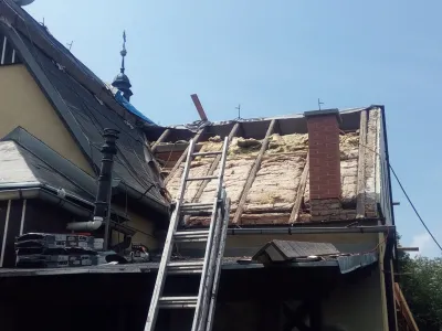 Rekonstrukce střechy IKO Cambridge s opravou krovu