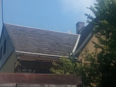 Rekonstrukce střechy IKO Cambridge s opravou krovu